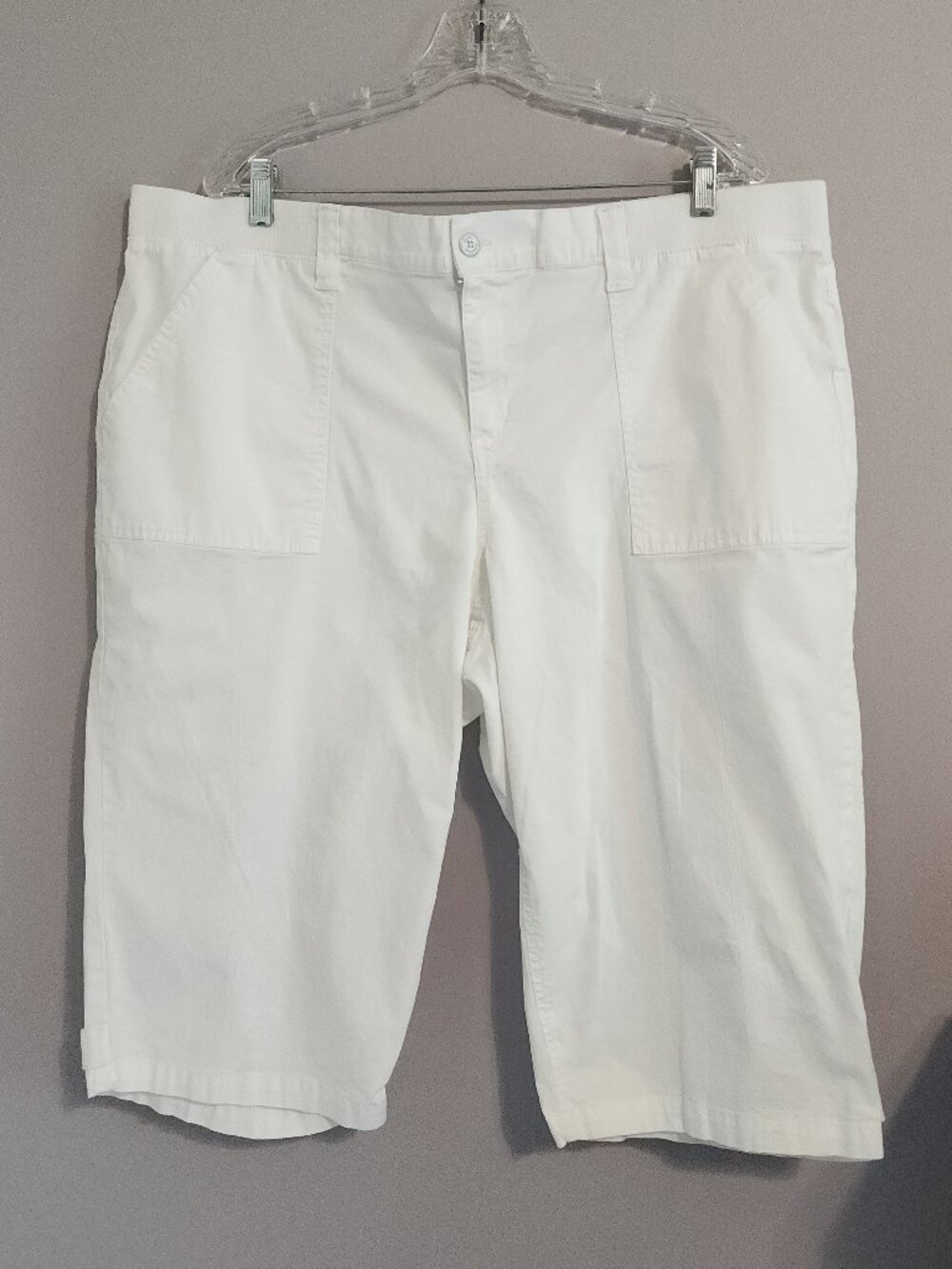 Gloria Vanderbilt White Capri Bottoms Size 20W